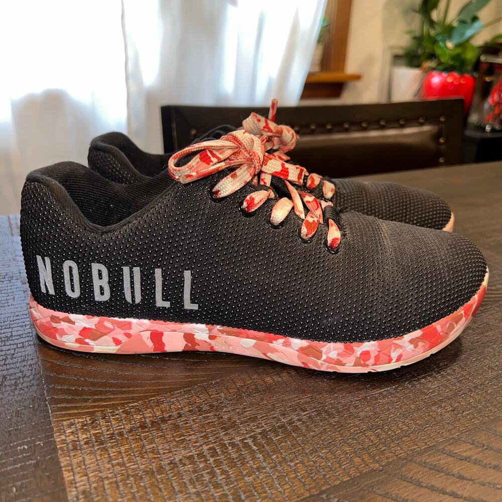 Nobull unisex running shoes in black and camo pink 8 women 6.5 men